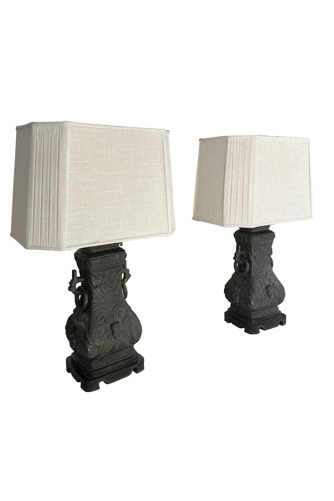 Pair of 1950s Brass Chinoiserie Urn Table Lamps in the Style of James Mont