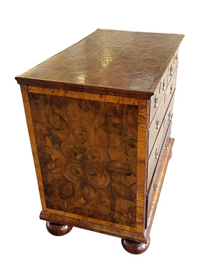 18th Century William & Mary Chest of Drawers With Oyster Inlays