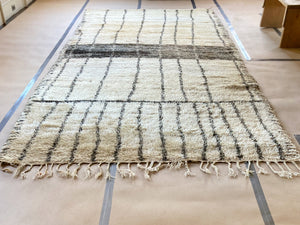 Large Mid-20th Century Beni Ourain Rug (73" x 160")